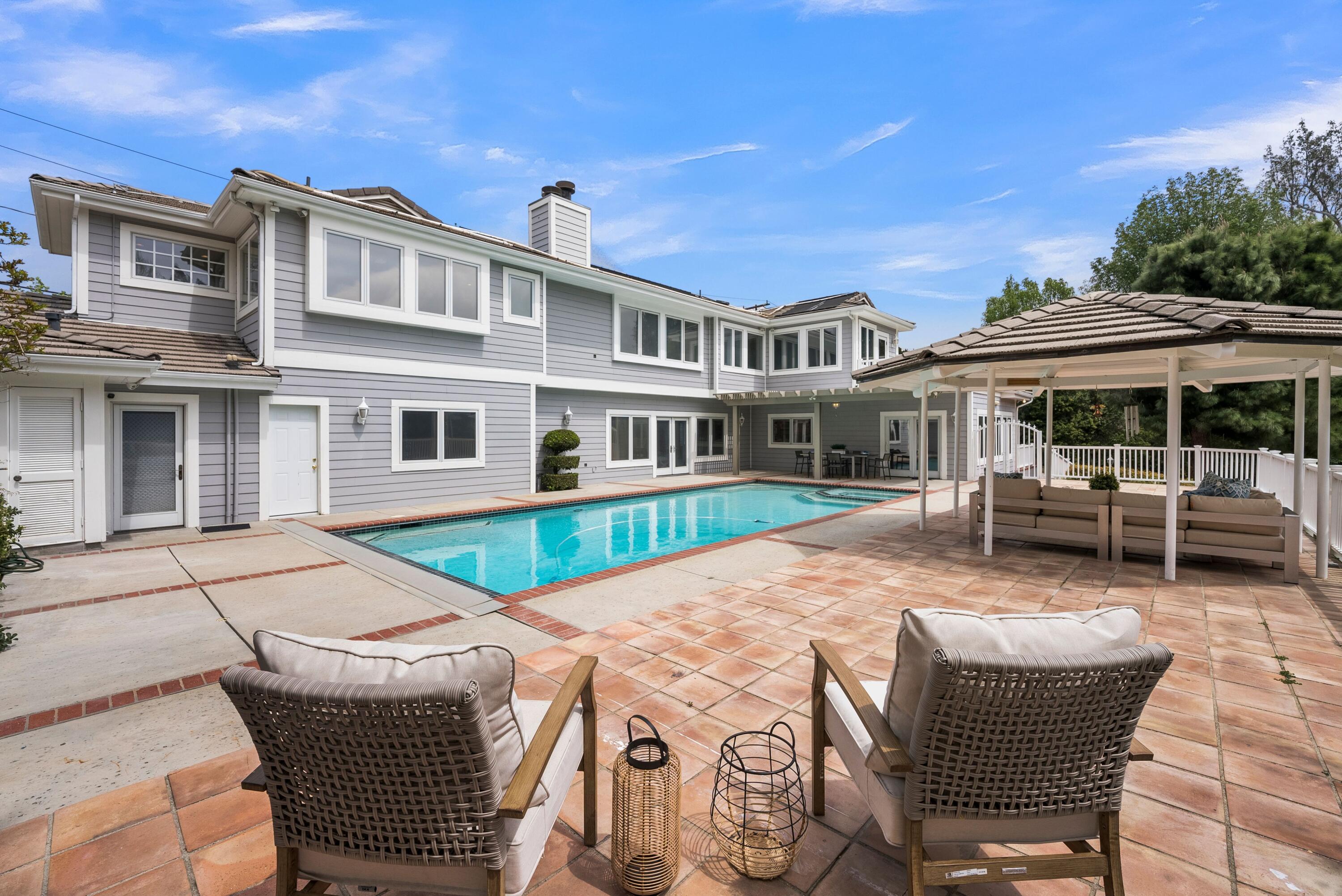 24335 Arcadia Street Newhall, CA 91321 - Photo 43 of 50 a view of a patio with table and chairs under an umbrella