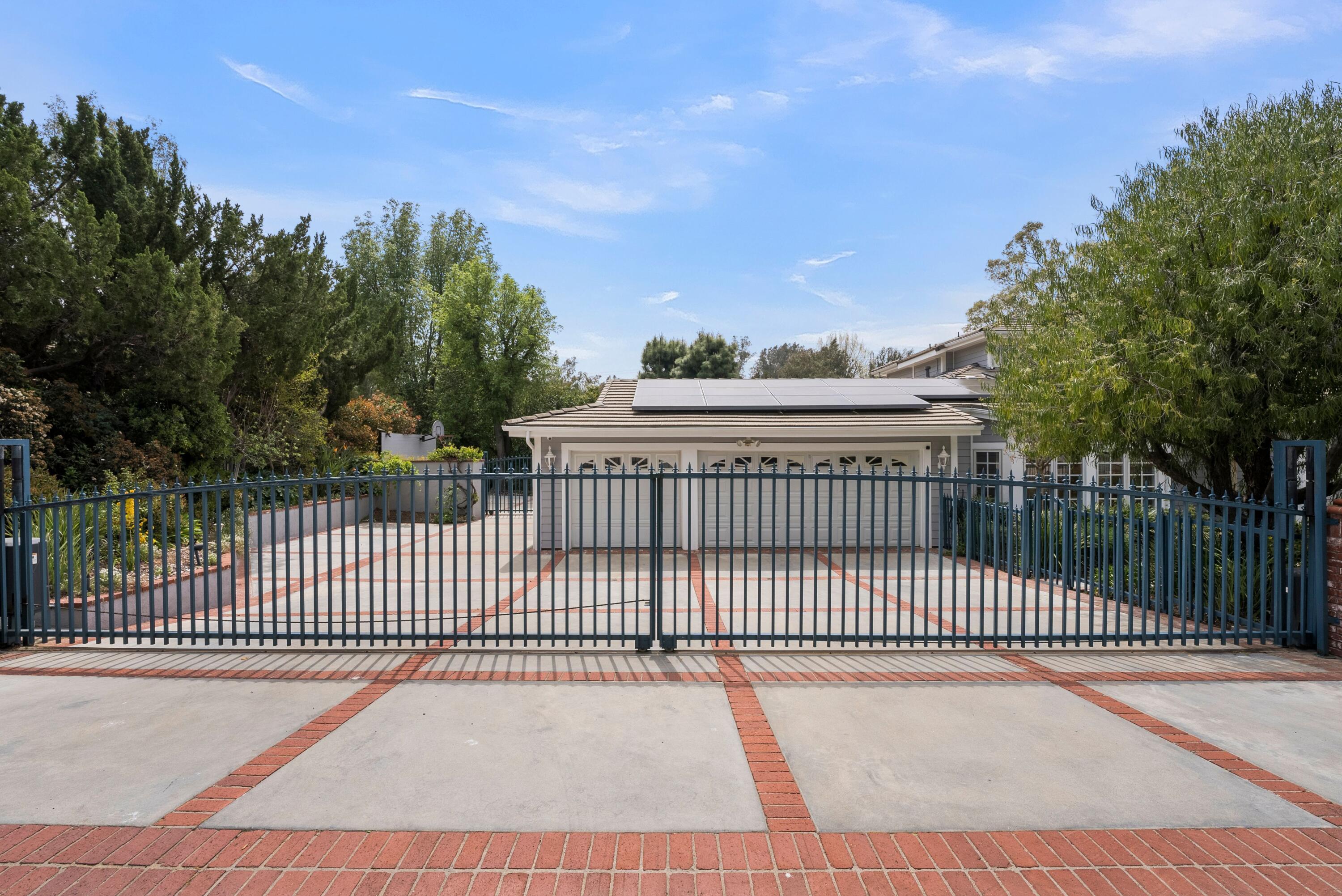 24335 Arcadia Street Newhall, CA 91321 - Photo 49 of 50 a view of a brick building from a roof deck