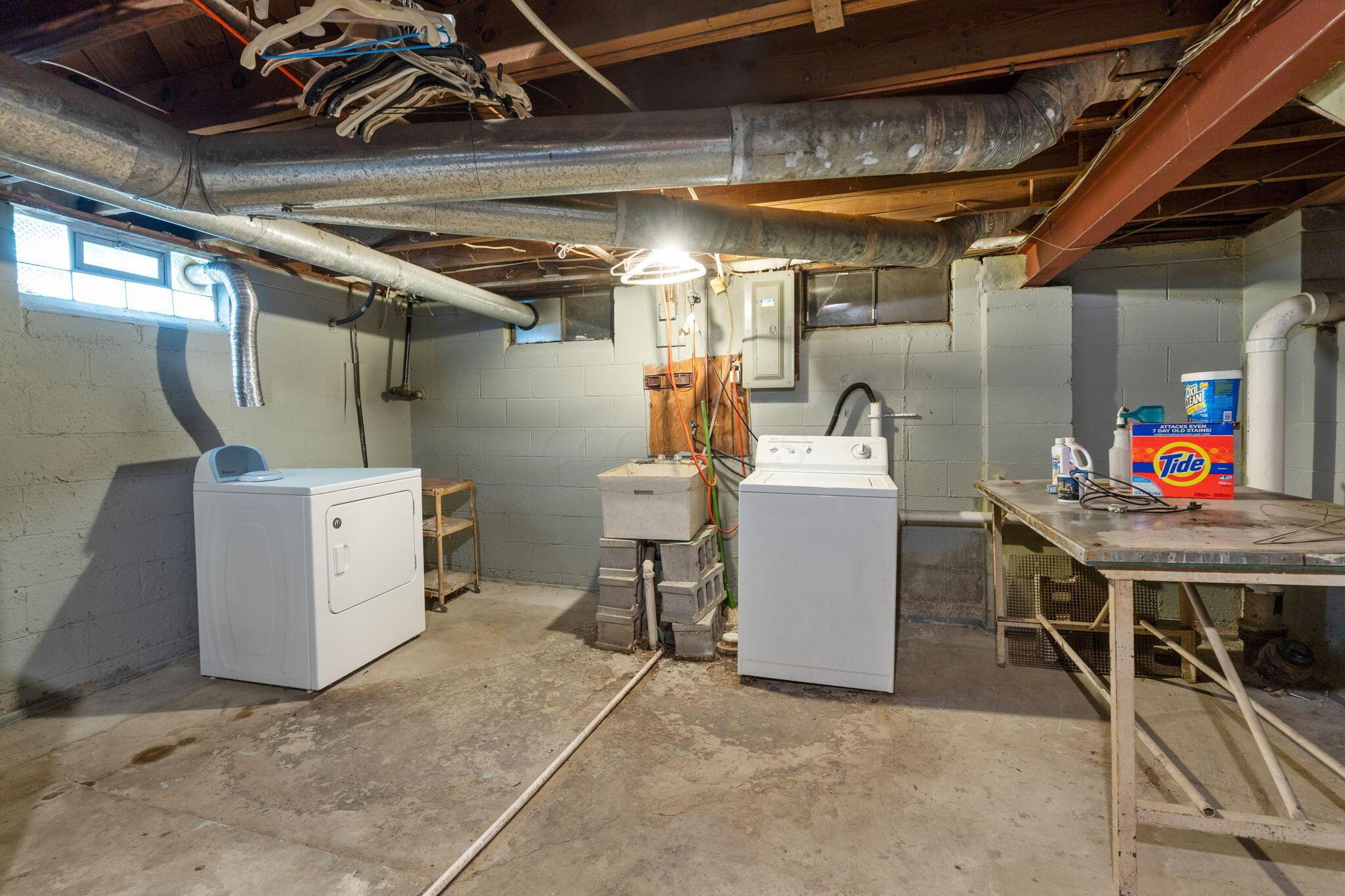 920 Chestershire Road Columbus, OH 43204 - Photo 19 of 29 920 Chestershire Rd (Interior)-29