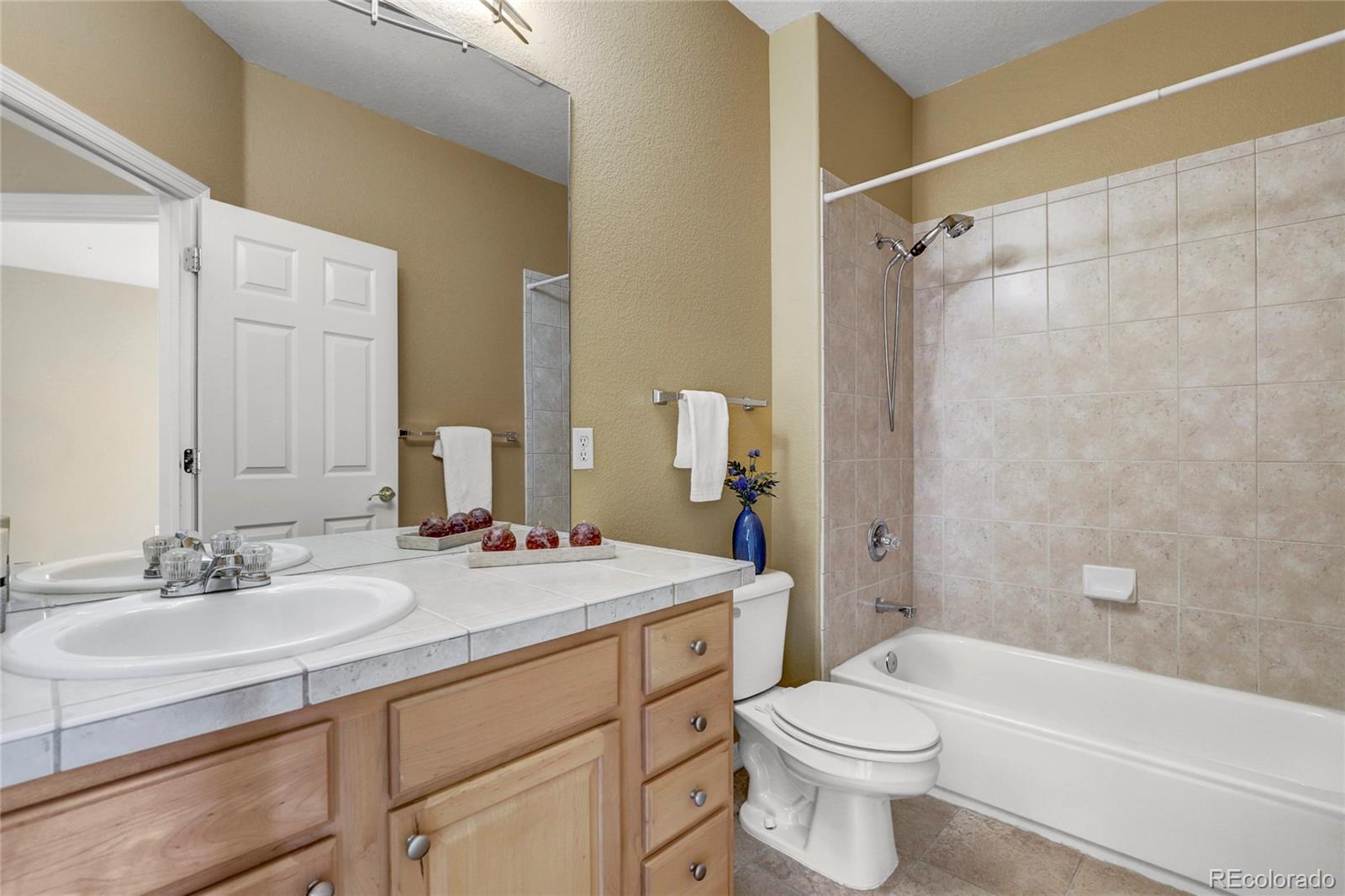 13810 Muirfield Circle Broomfield, CO 80023 - Photo 32 of 45 a bathroom with a sink a toilet and a bathtub
