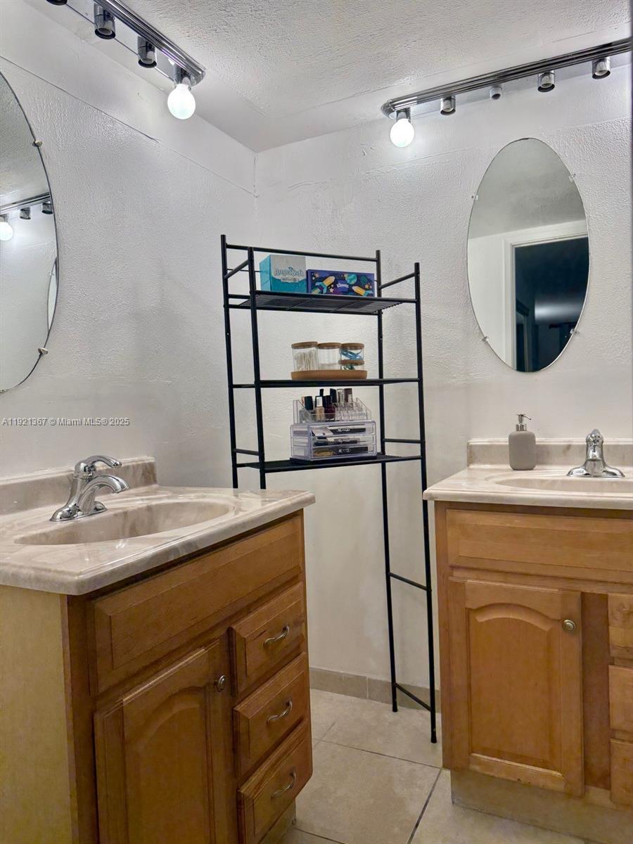 1670 Northeast 191st Street, Unit 1153 Miami, FL 33179 - Photo 11 of 18