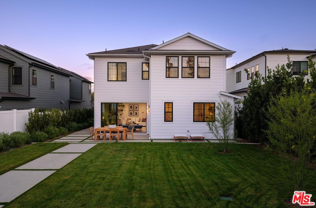 11957 Modjeska Place Los Angeles, CA 90066 - Photo 25 of 26 Gallery Image 25