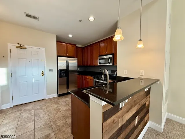 $2,500 | 6402 Brookhaven Court, Unit 6402, Riverdale, NJ 07457