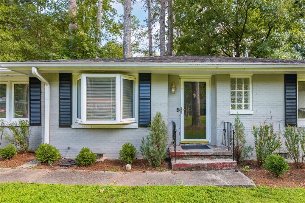 2347 Hunting Valley Drive Decatur, GA 30033 - Photo 2 of 19 Gallery Image 2