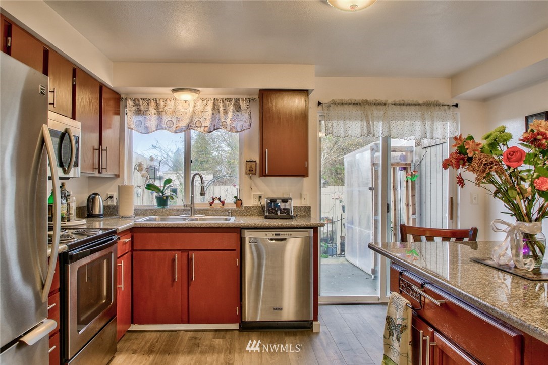 811 South Laventure Road, Unit E Mount Vernon, WA 98274 - Photo 5 of 19 Gallery Image 5