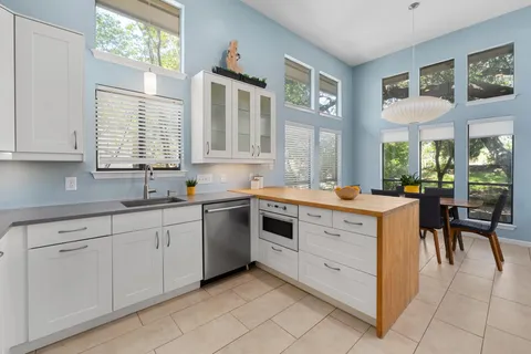 $1,250,000 | 2303 Doral Drive, Austin, TX 78746