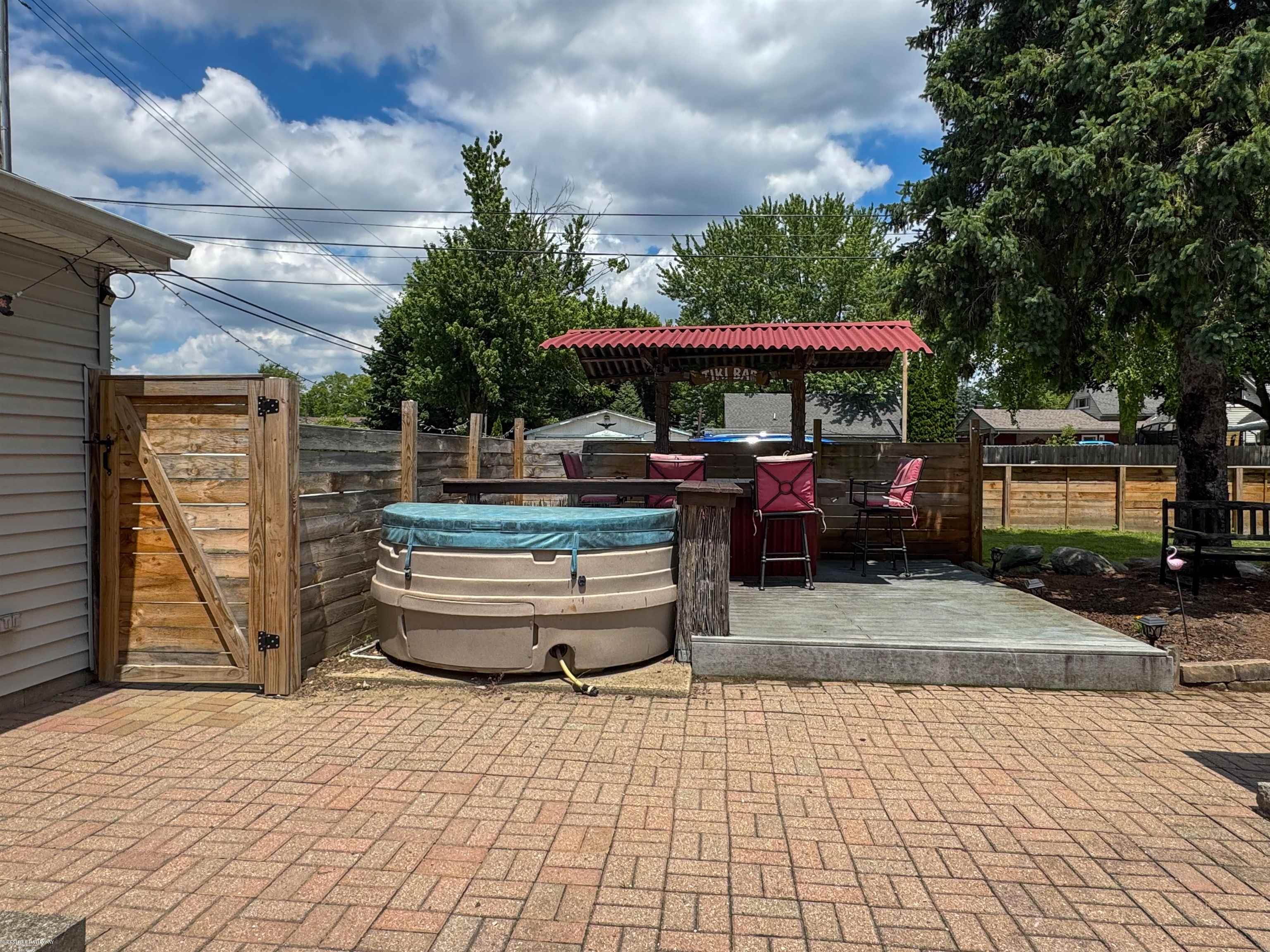 3821 Dunning Road Rochester, MI 48309 - Photo 8 of 27 50213133-ce4542d9-3a43-4c1a-8b72-68290f0c11db.JPG
