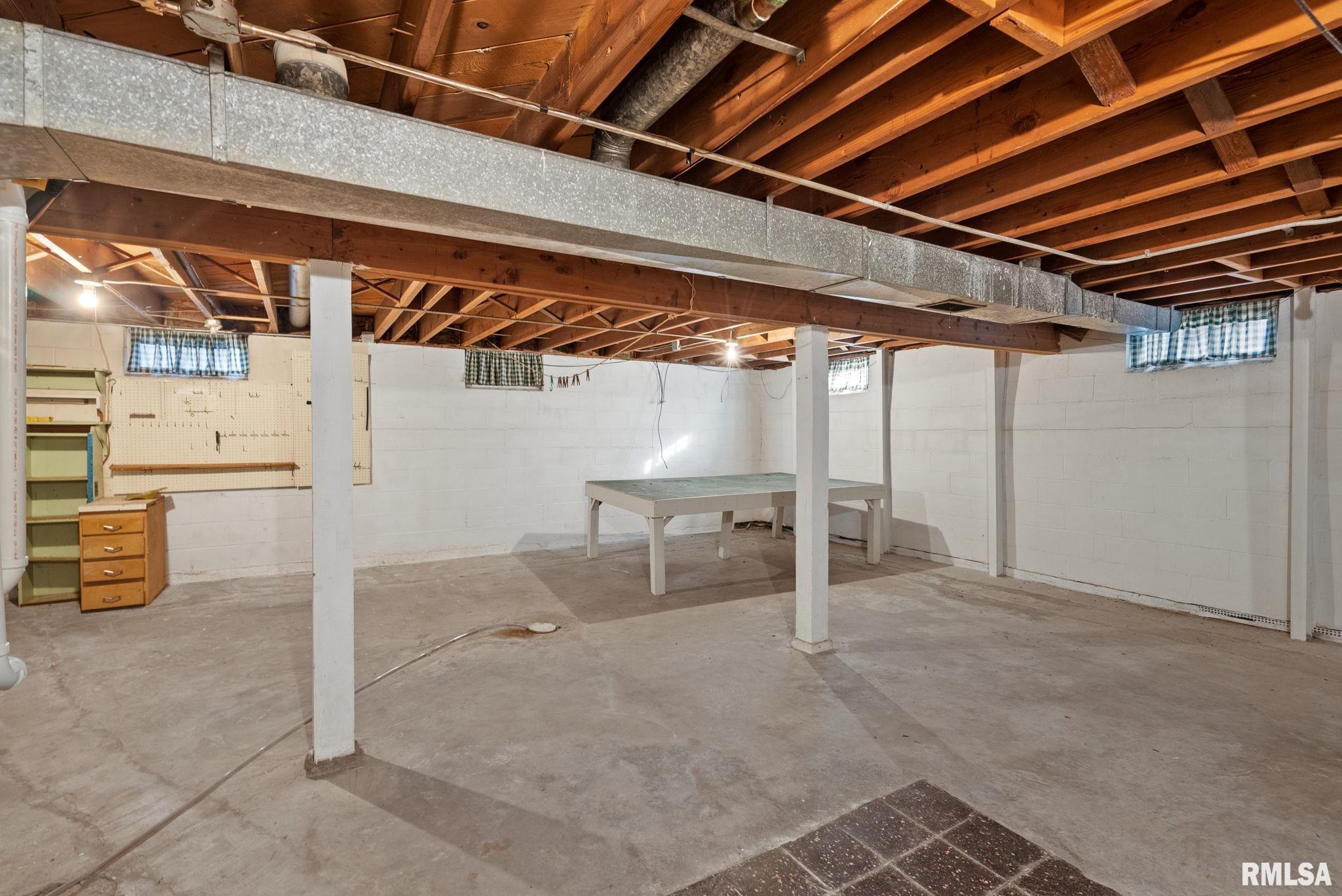 2609 Forest Road Davenport, IA 52803 - Photo 27 of 41 Gallery Image 27