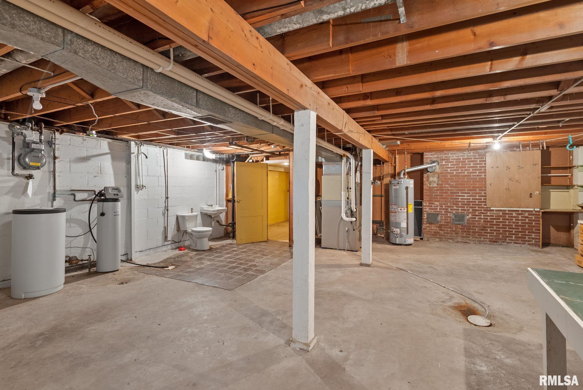 2609 Forest Road Davenport, IA 52803 - Photo 28 of 41 Gallery Image 28