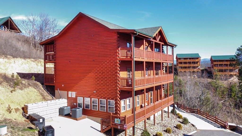 2517 Laurel Point Way, Unit LAZYBEARLODGE Sevierville, TN 37862 - Photo 2 of 51 Gallery Image 2