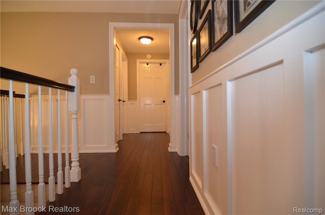 2183 Wayward Drive Rochester, MI 48309 - Photo 22 of 44 Upper Level Hallway