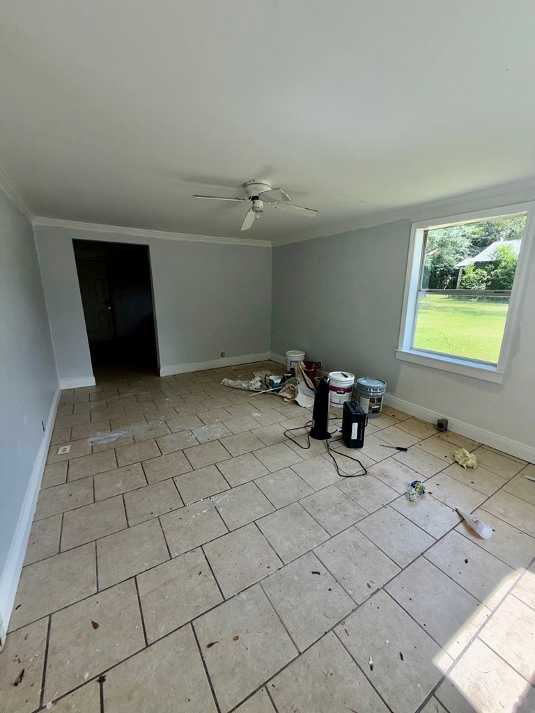 304 Opp Avenue Andalusia, AL 36420 - Photo 6 of 14 Living room