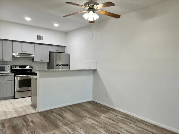 $1,350 | 2626 Holly Hall Street, Unit 307, Houston, TX 77054