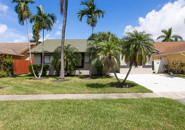 $5,300 | 231 Southeast 8th Street, Dania Beach, FL 33004