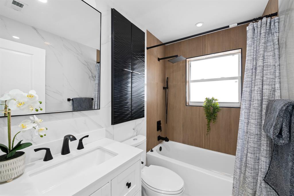 865 Northeast 23rd Terrace Pompano Beach, FL 33062 - Photo 21 of 33 a bathroom with a granite countertop sink and a bathtub