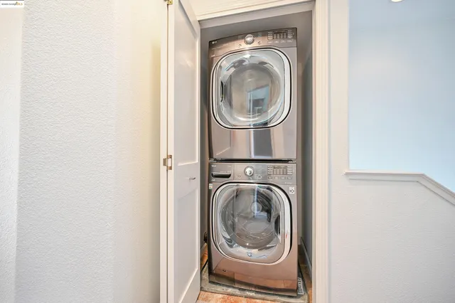 a view of a street with house