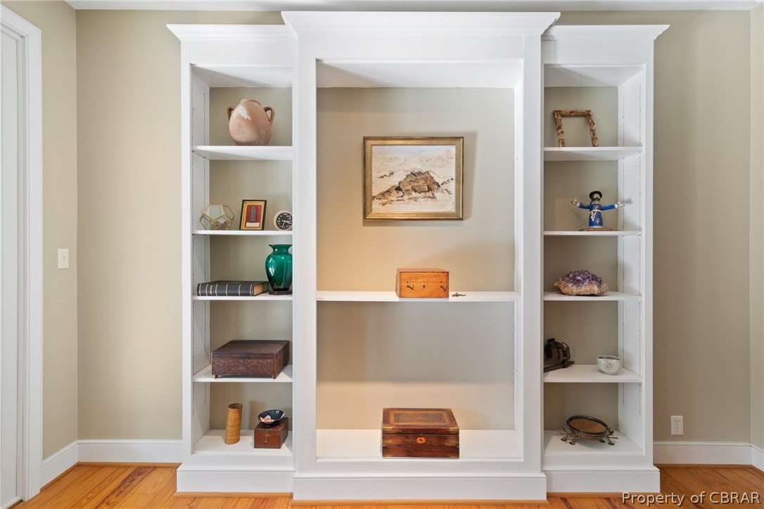 60 York Road Irvington, VA 22480 - Photo 11 of 50 Custom built bookcase