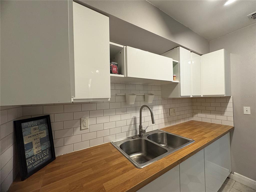 310 Cherokee Court, Unit D Altamonte Springs, FL 32701 - Photo 6 of 22 a kitchen with a sink and cabinets