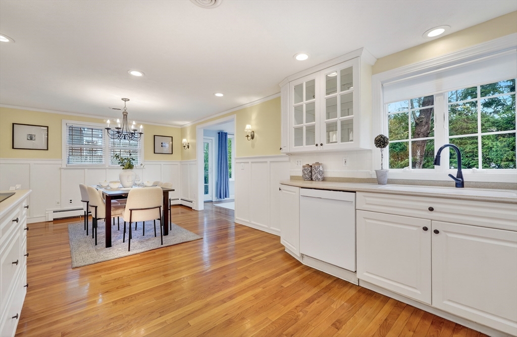 25 Magnolia Road Melrose, MA 02176 - Photo 11 of 38