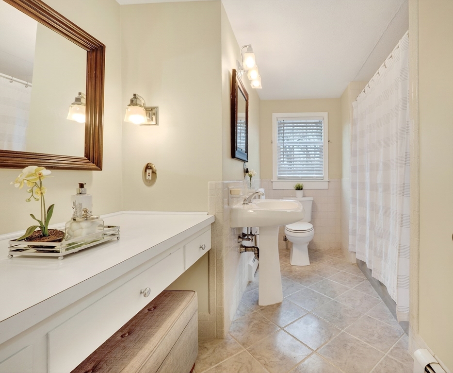 25 Magnolia Road Melrose, MA 02176 - Photo 19 of 38