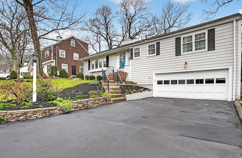 25 Magnolia Road Melrose, MA 02176 - Photo 3 of 38