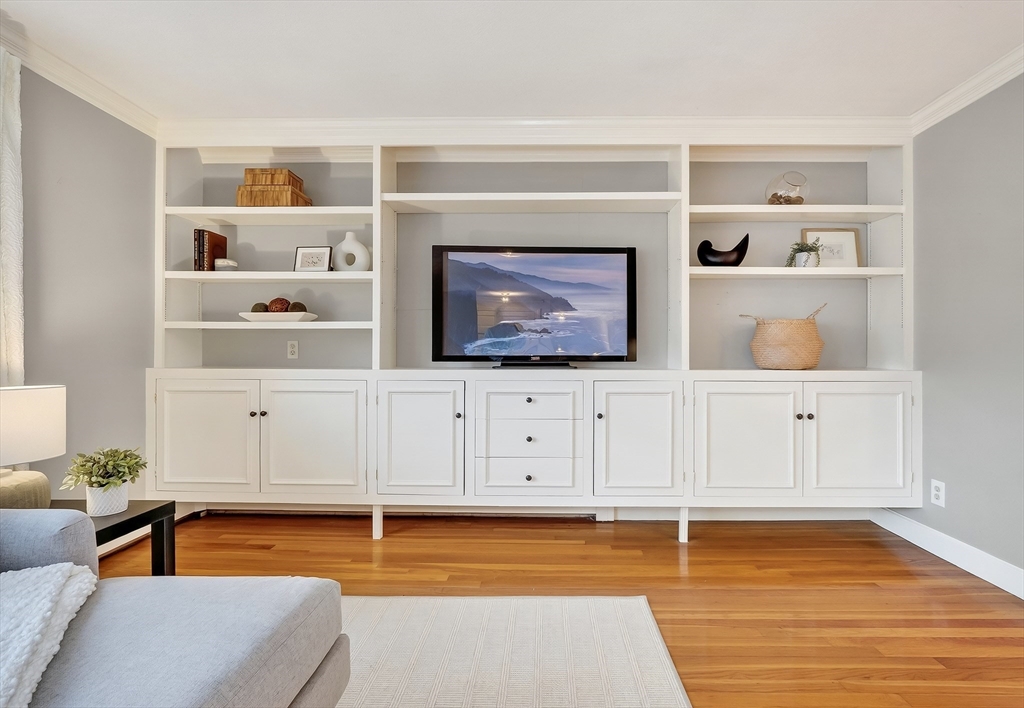 25 Magnolia Road Melrose, MA 02176 - Photo 6 of 38