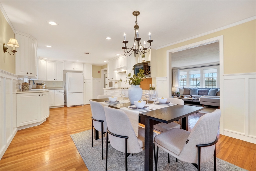 25 Magnolia Road Melrose, MA 02176 - Photo 10 of 38