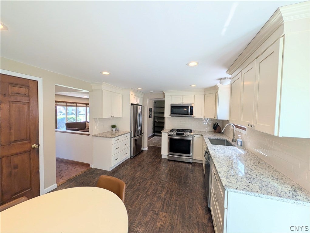 8009 Ginger Road Liverpool, NY 13090 - Photo 20 of 48 Gallery Image 20