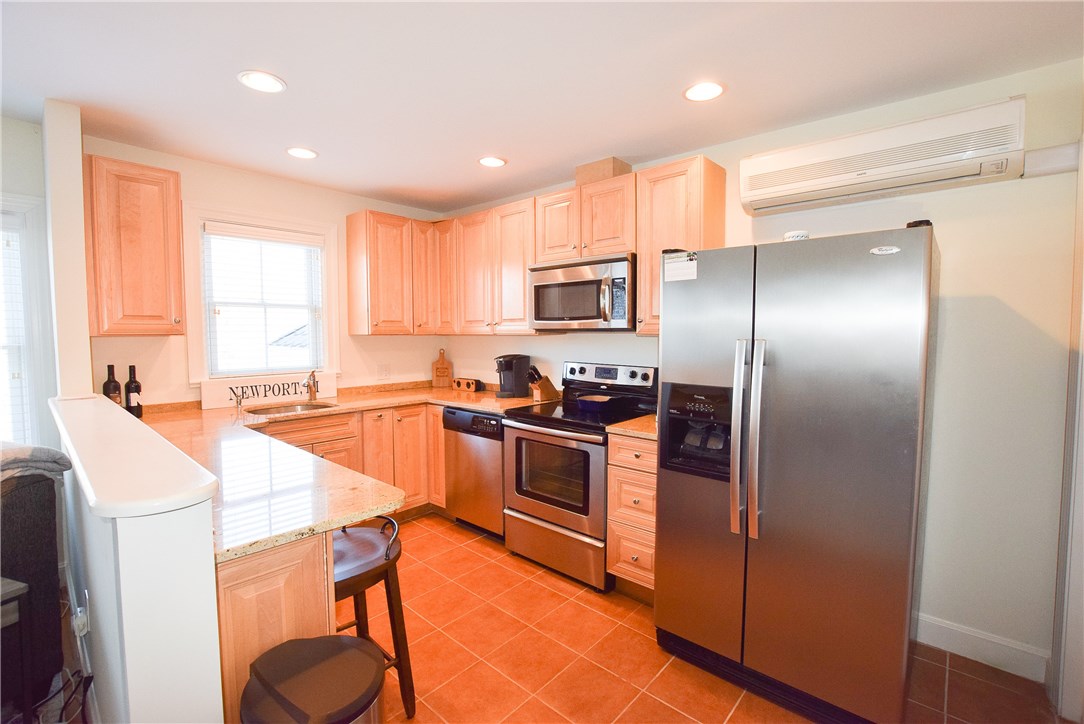 1 Red Cross Avenue, Unit 9 Newport, RI 02840 - Photo 4 of 28