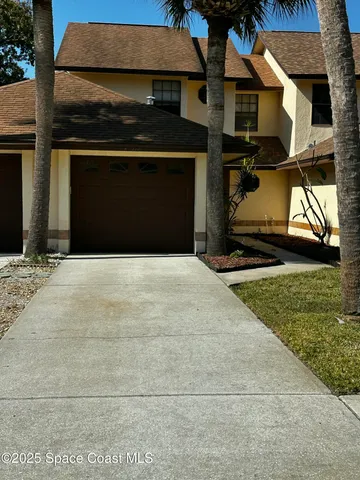 a view of an entrance of the house