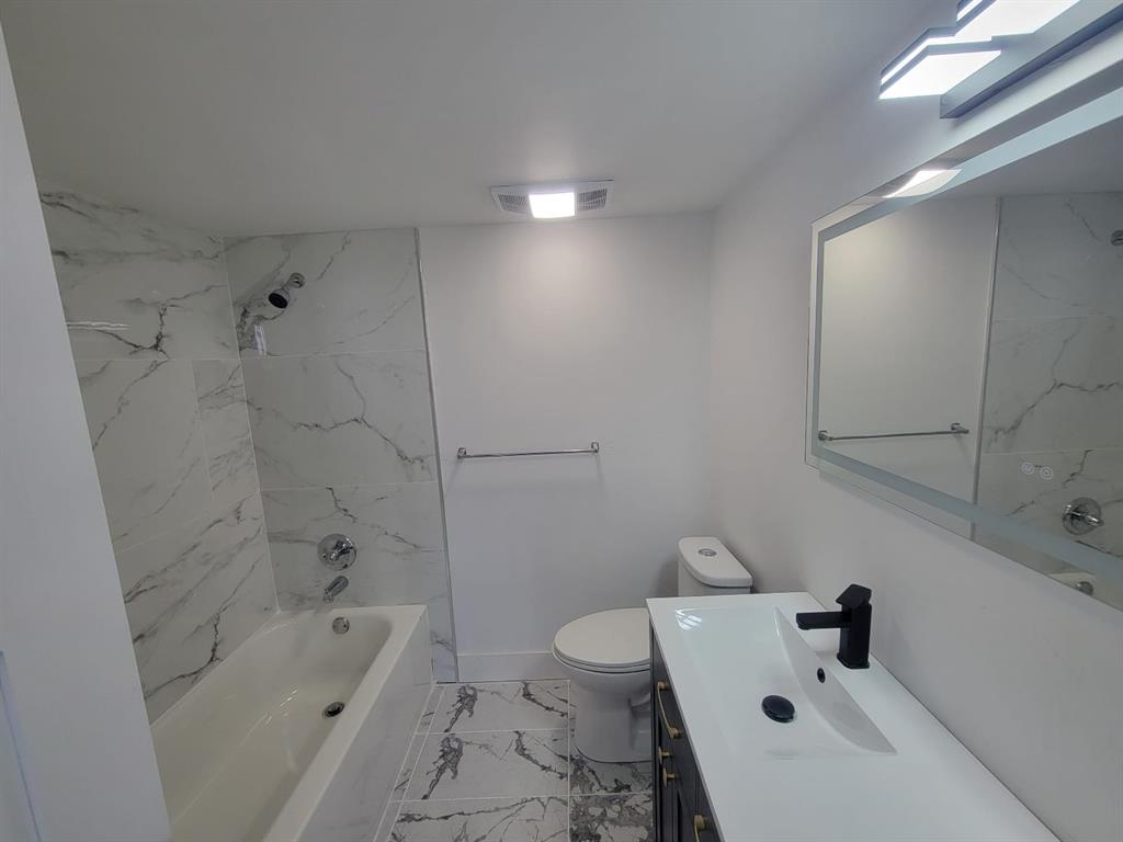 4222 Inverrary Boulevard, Unit 4413 Lauderhill, FL 33319 - Photo 19 of 34 Master Bath