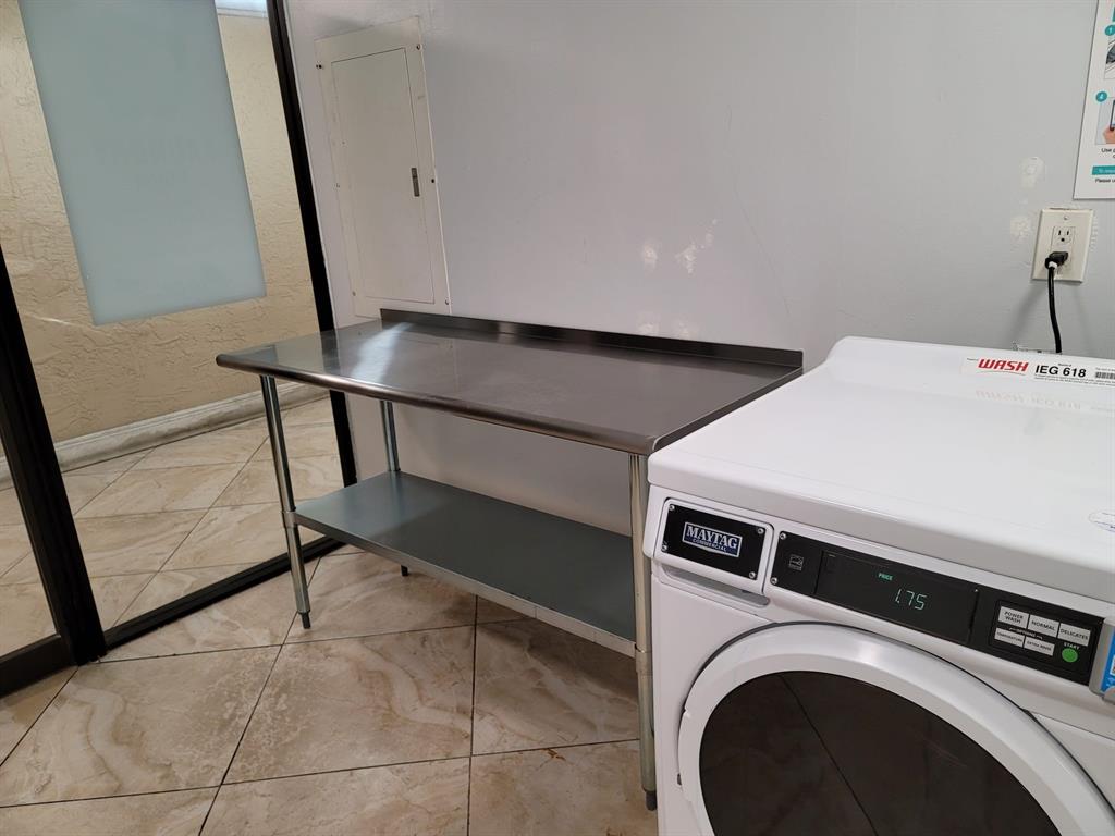 4222 Inverrary Boulevard, Unit 4413 Lauderhill, FL 33319 - Photo 32 of 34 Laundry room
