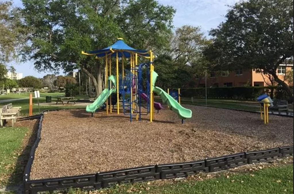 4222 Inverrary Boulevard, Unit 4413 Lauderhill, FL 33319 - Photo 34 of 34 Play ground