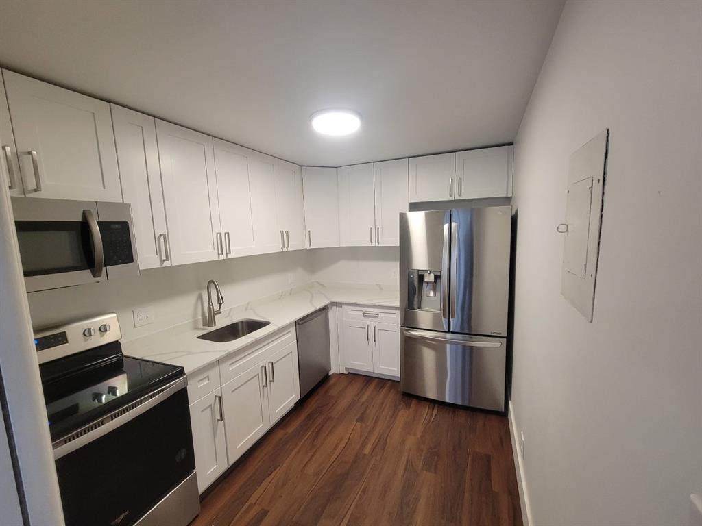 4222 Inverrary Boulevard, Unit 4413 Lauderhill, FL 33319 - Photo 8 of 34 Kitchen