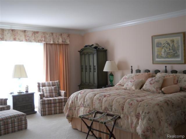 551 Ballantyne Road Grosse Pointe, MI 48236 - Photo 11 of 24 551 BALLANTYNE 023 (Small).jpg