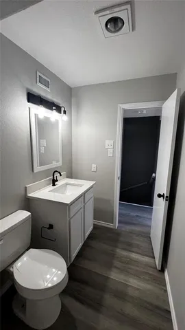 a view of empty room with ceiling fan