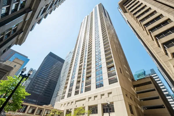 $2,500 | 200 North Dearborn Street, Unit 2608, Chicago, IL 60601