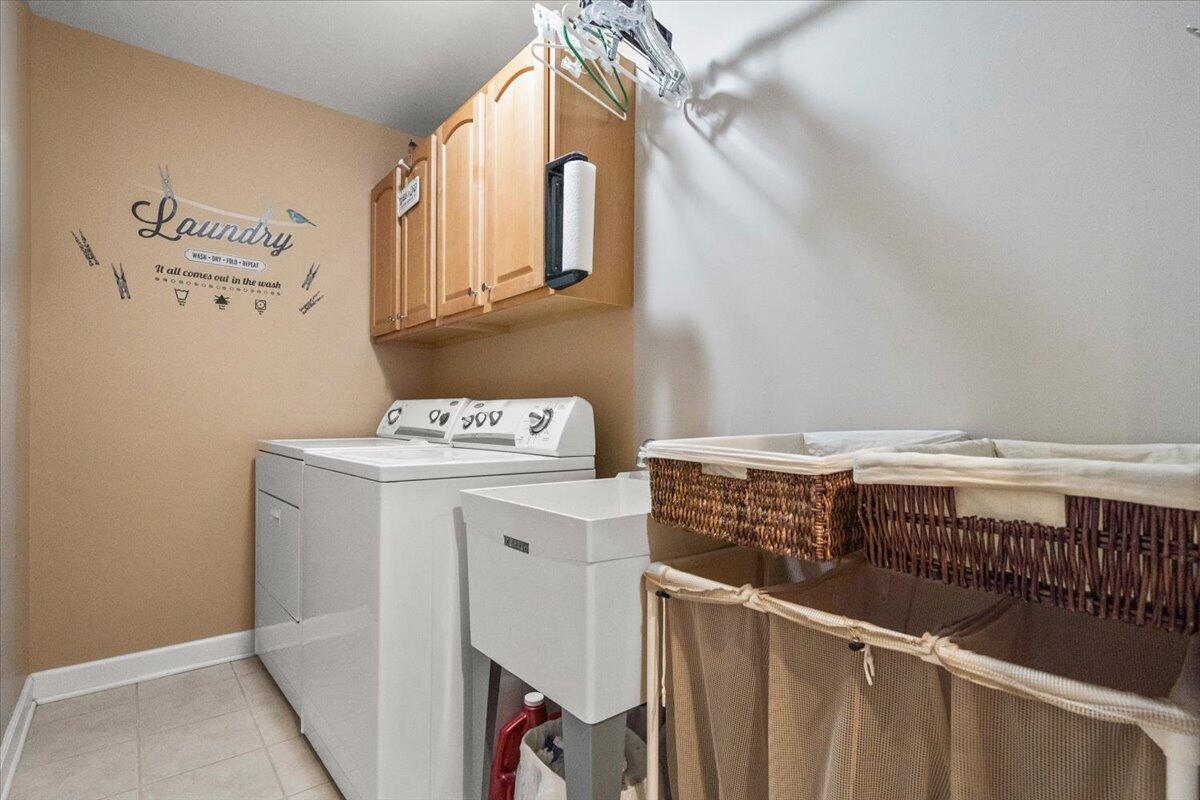 1270 East Greenview Place Crown Point, IN 46307 - Photo 24 of 44 a utility room with dryer and washer