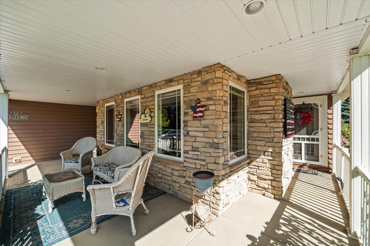 1270 East Greenview Place Crown Point, IN 46307 - Photo 5 of 44 a balcony with table and chairs