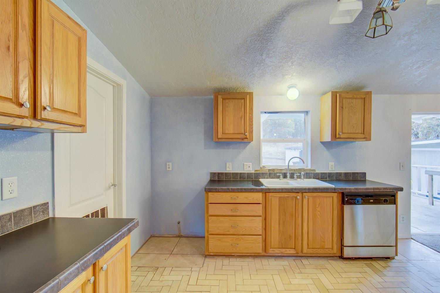 9463 Blackwell Road Central Point, OR 97502 - Photo 4 of 23 Additional Photo