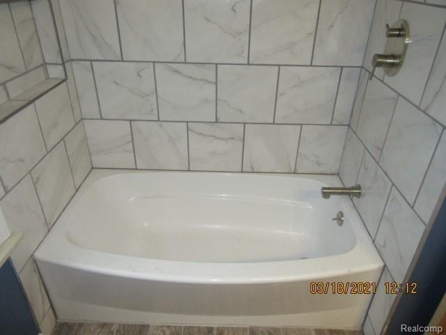15583 Champaign Road Allen Park, MI 48101 - Photo 22 of 43 Shower 5.JPG