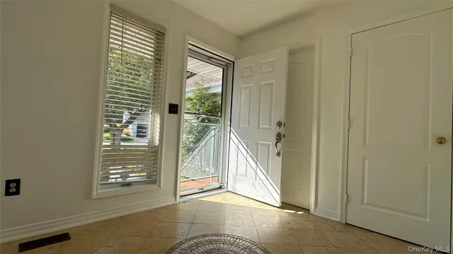 $475,000 | 21 Twin Ponds Drive, Kingston, NY 12401