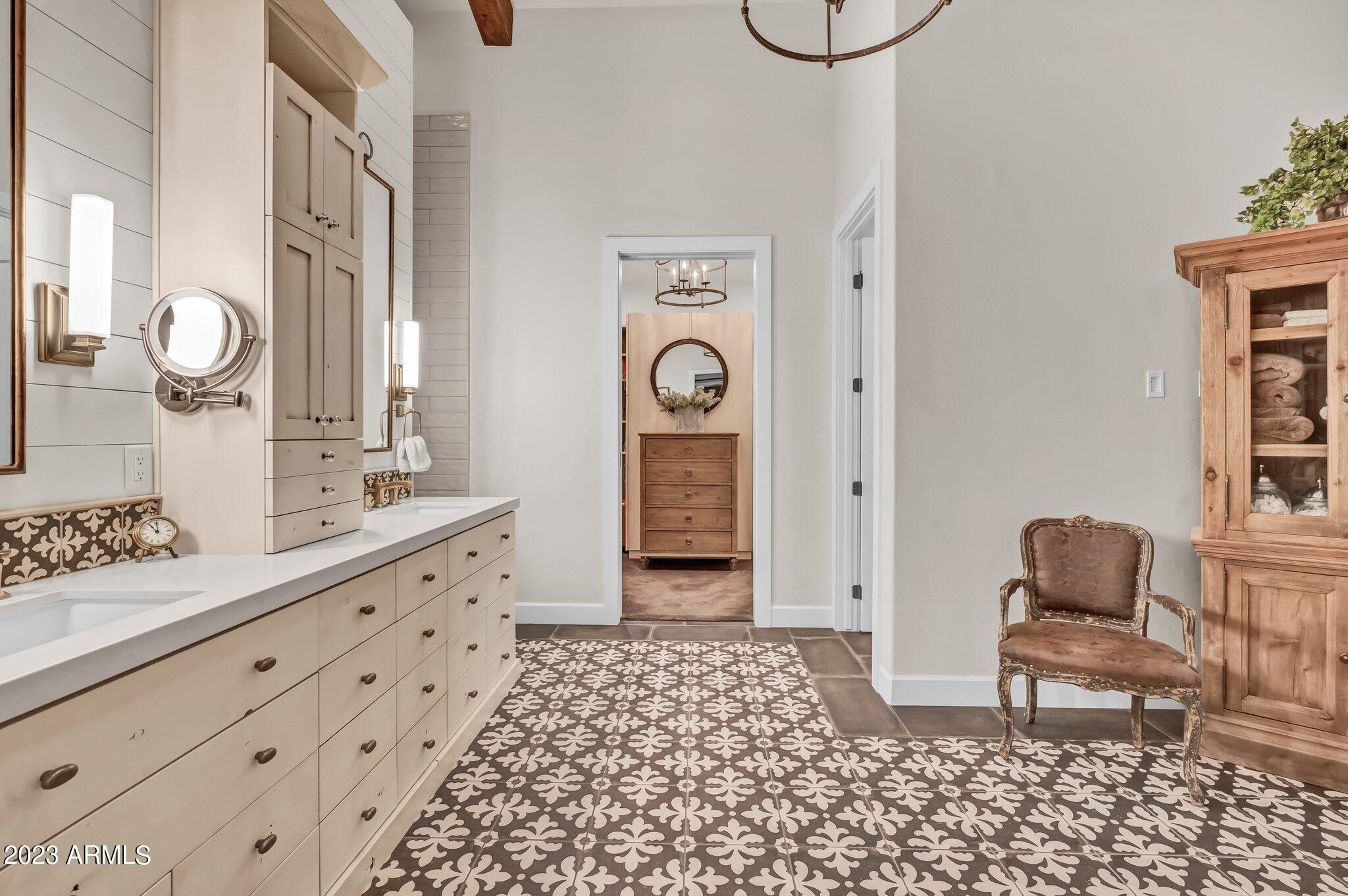 5801 Dillon Wash Road Prescott, AZ 86305 - Photo 43 of 169 38 - Main House Master Bathroom