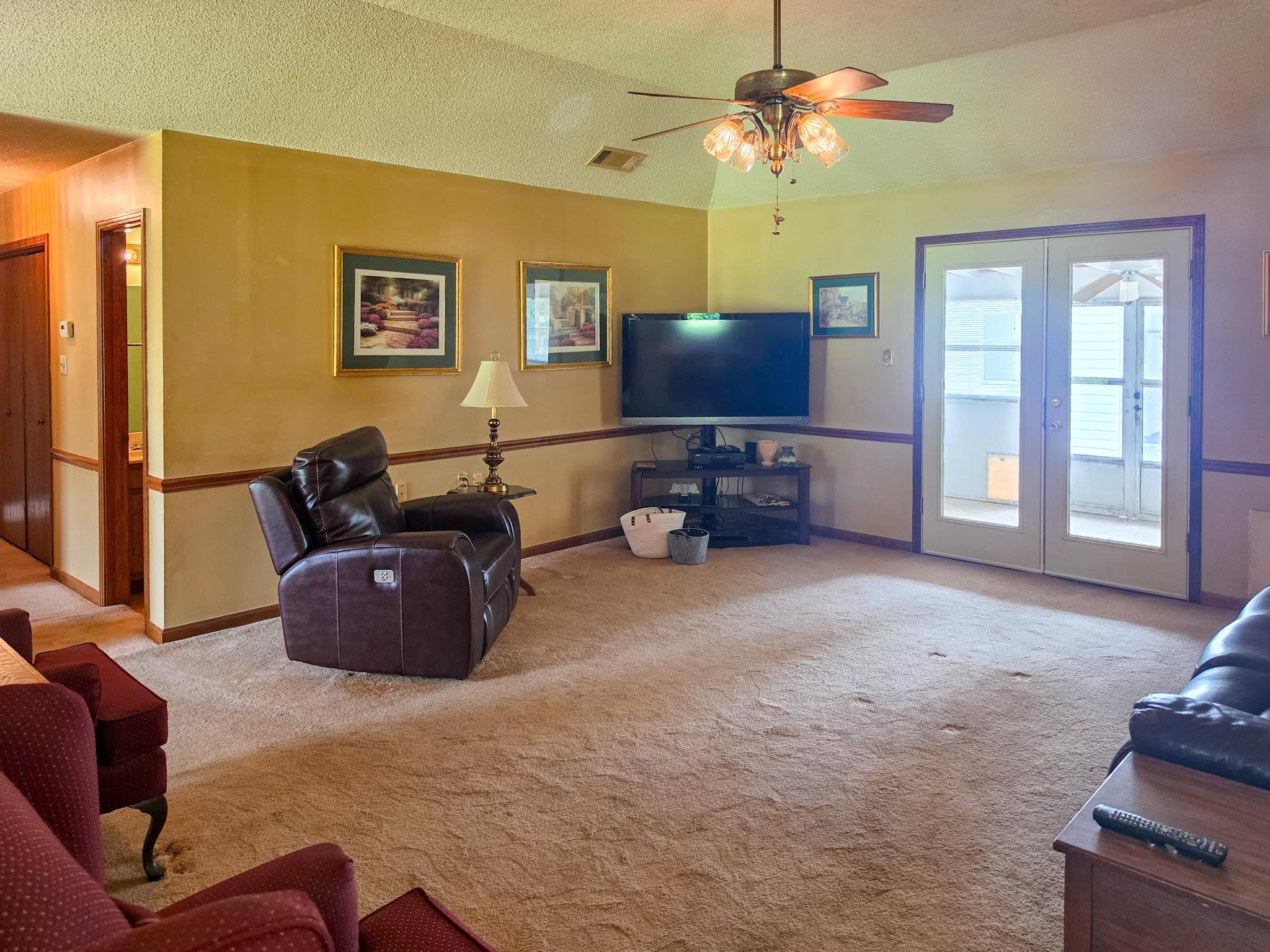 966 Beaver Road Munford, TN 38058 - Photo 23 of 32 Spacious room featuring broadloom carpet and two-tone wall treatment with wainscoting