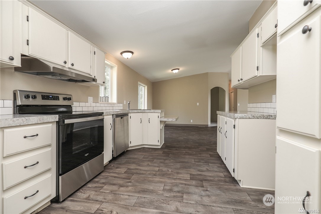 673 Curtis Hill Road, Unit G Chehalis, WA 98532 - Photo 6 of 25 a kitchen with white cabinets and white appliances