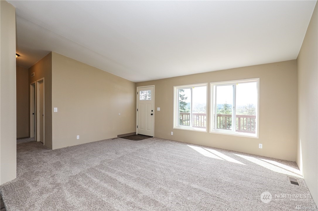 673 Curtis Hill Road, Unit G Chehalis, WA 98532 - Photo 9 of 25 an empty room with a window