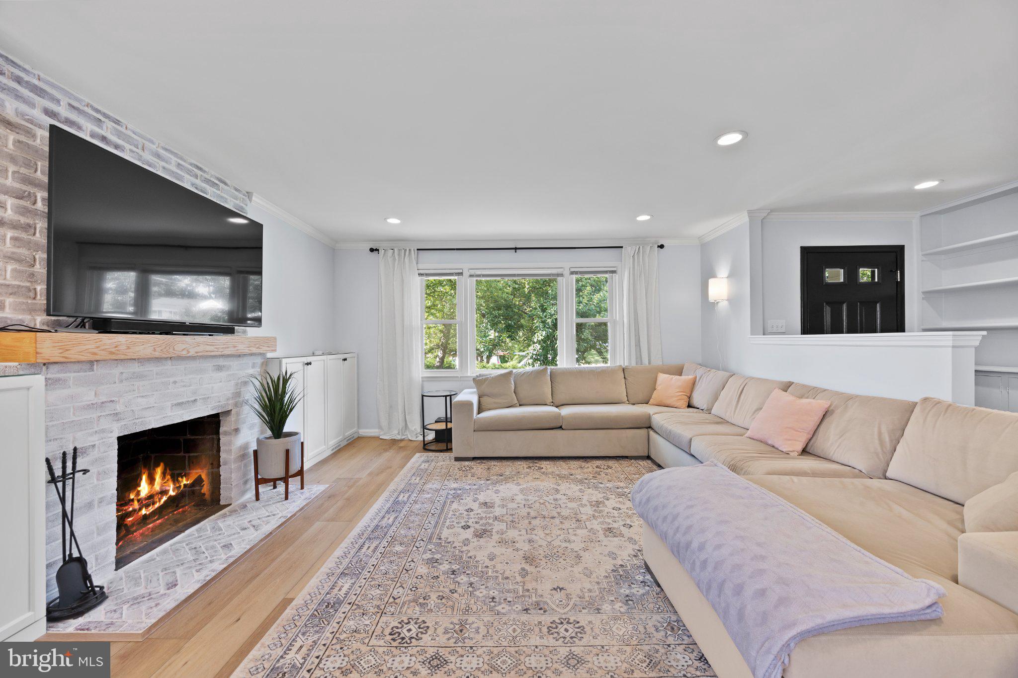 6705 New Hope Drive Springfield, VA 22151 - Photo 12 of 67 Cozy living room with inviting warmth.