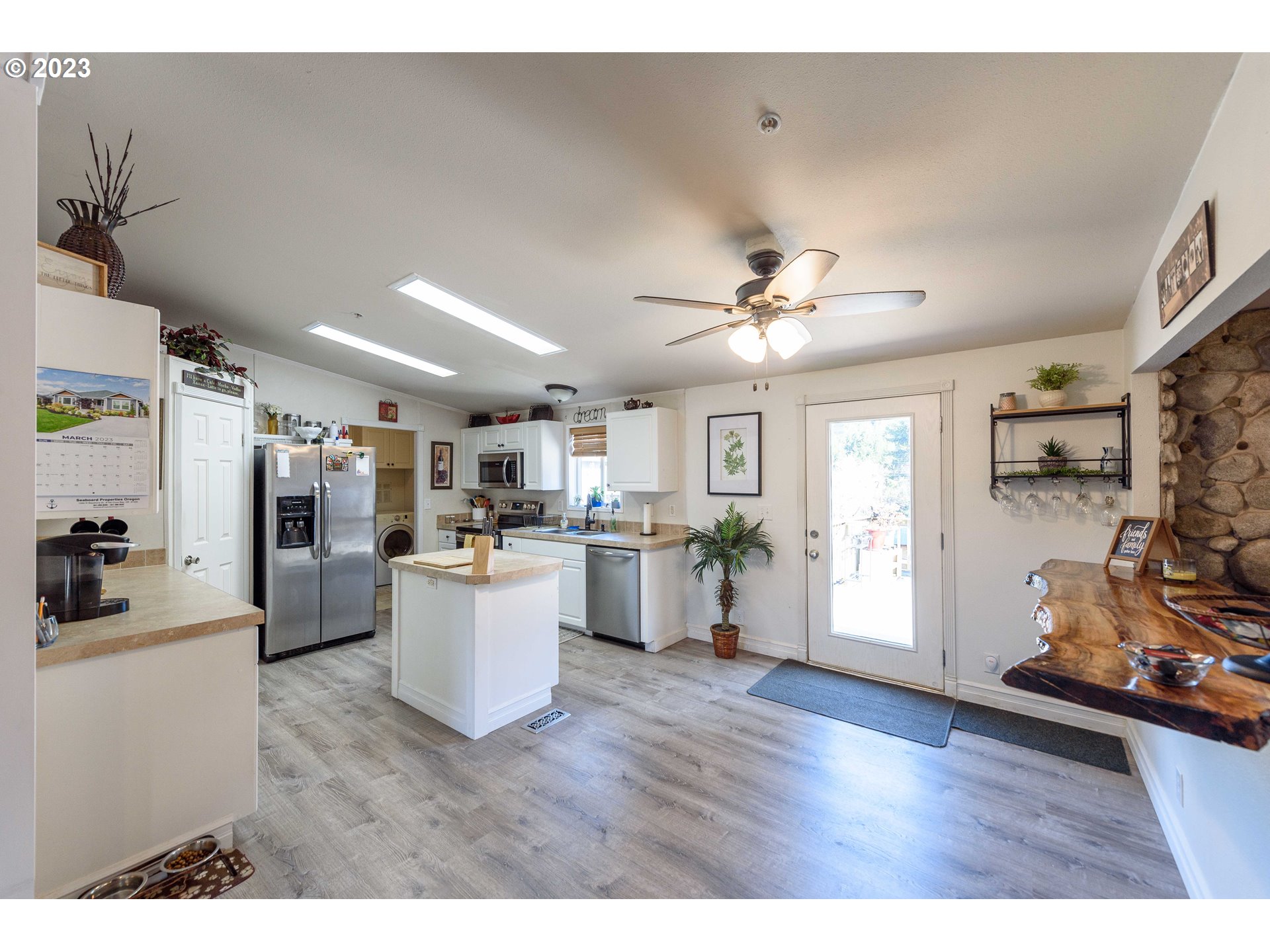 62999 Ashley Road Coos Bay, OR 97420 - Photo 23 of 32 Kitchen