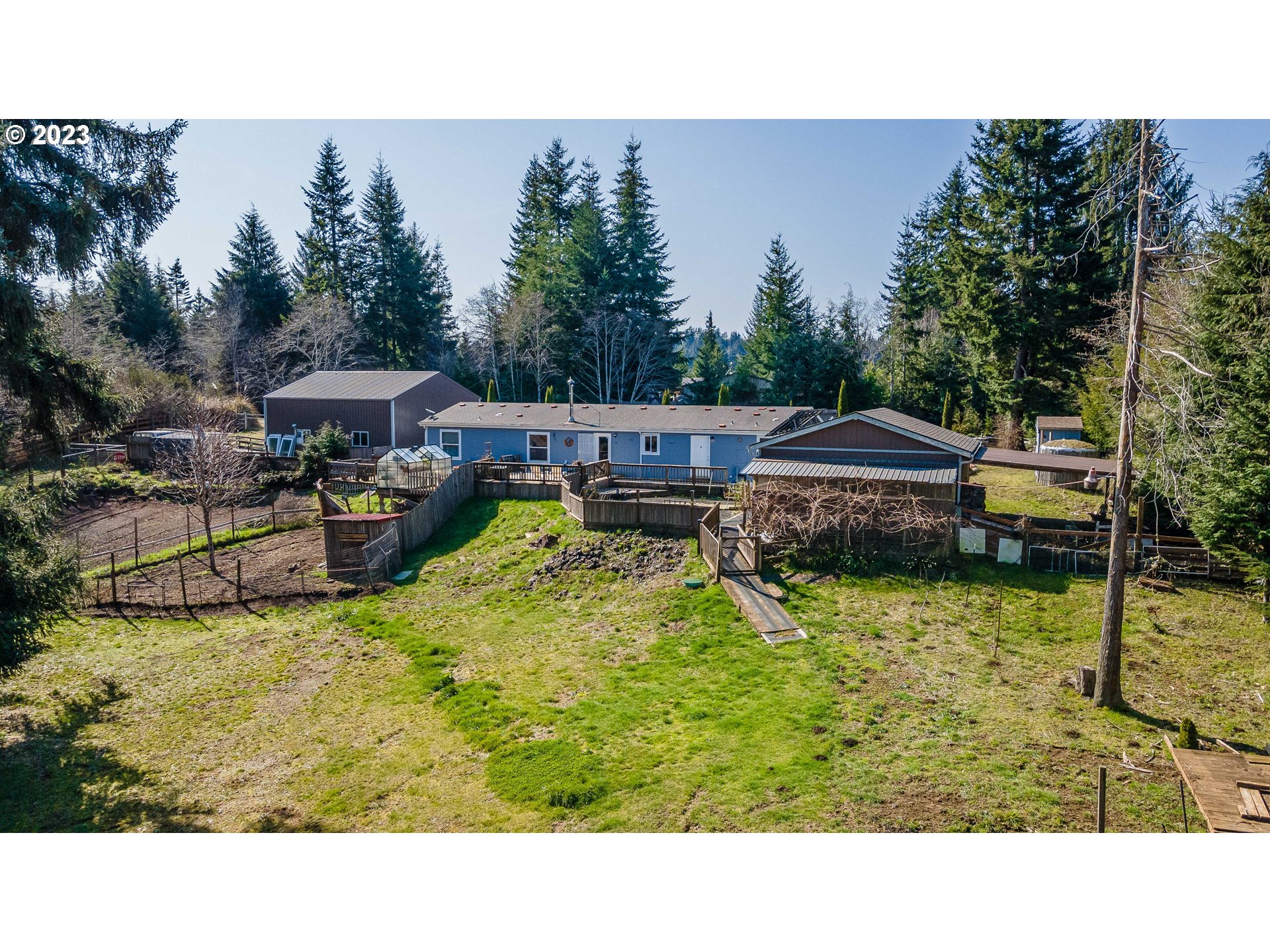 62999 Ashley Road Coos Bay, OR 97420 - Photo 10 of 32 Backyard