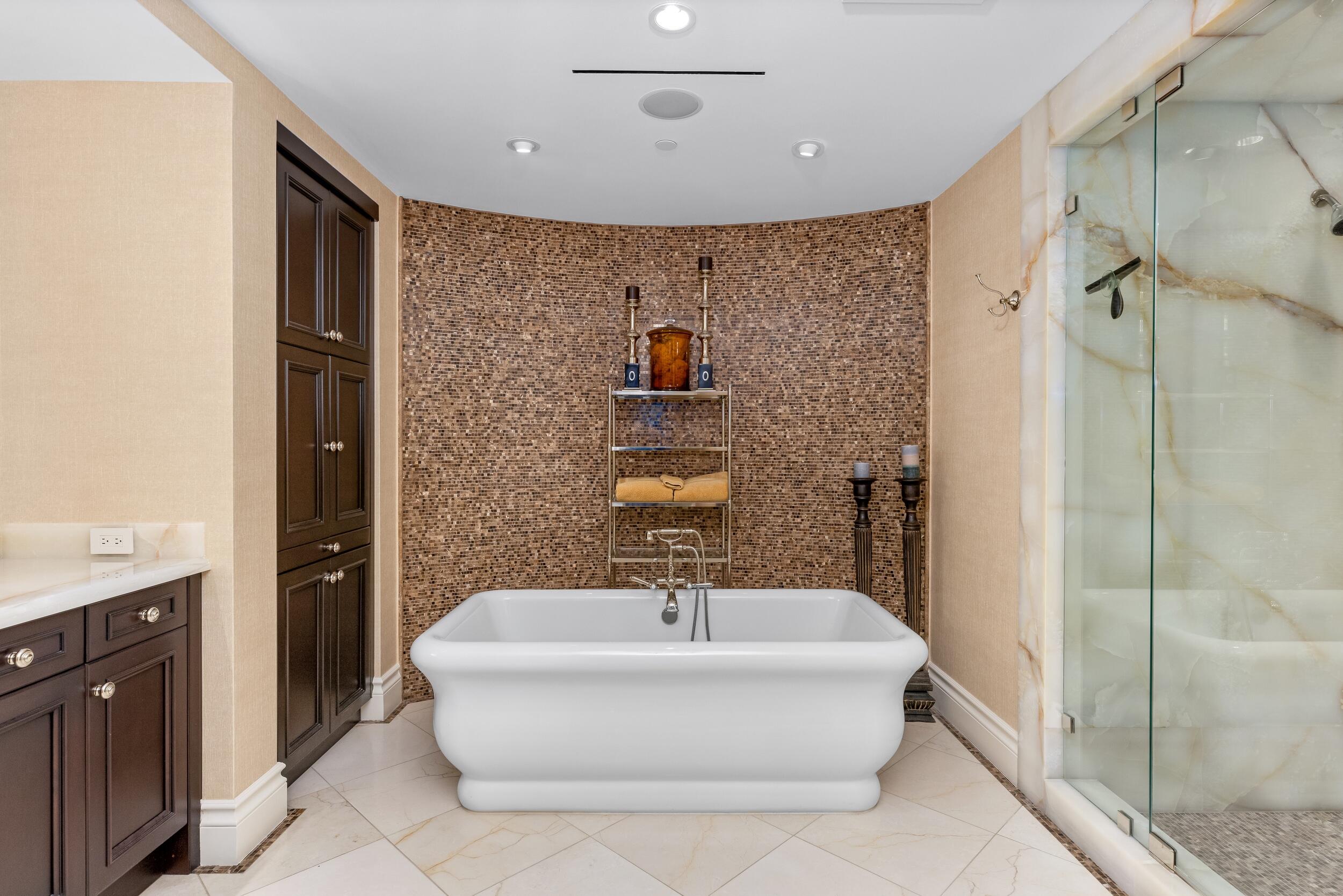 2500 South Ocean Boulevard, Unit PH2 Boca Raton, FL 33432 - Photo 30 of 59 Primary Bath